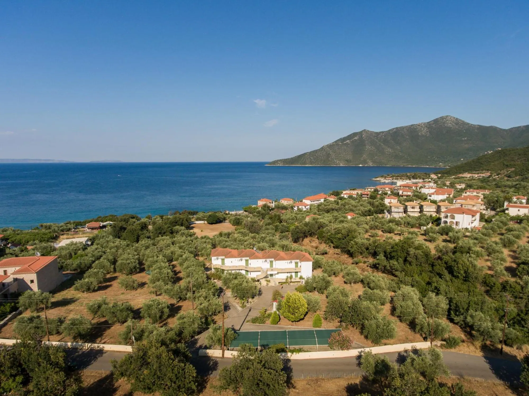 Ο κόλπος των Πουλίθρων από ψηλά